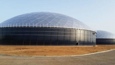 تستخدم لتخزين المياه بكميات كبيرة وبأسعار منافسة ولا تستغرق مدة كبيرة لتنفيذها كما أنها مطابقة لمواصفات البيئة