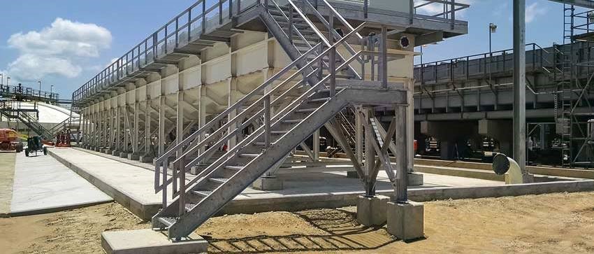 لمعالجة المياه الناتجة من الصرف الصناعي والصرف الآدمي تمهيداً لإعادة استخدامها مرة أخرى في الصناعة أو في الزراعة